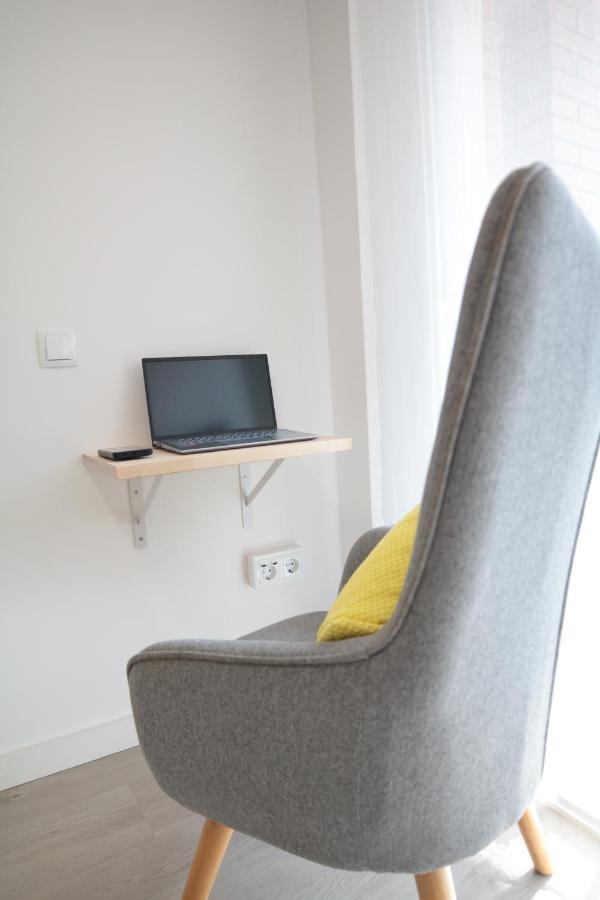 Modern Apartament Al Costat Del Parc De La Devesa ชีโรนา ภายนอก รูปภาพ
