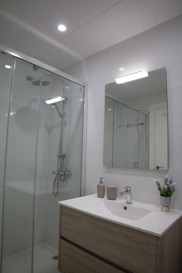 Modern Apartament Al Costat Del Parc De La Devesa ชีโรนา ภายนอก รูปภาพ
